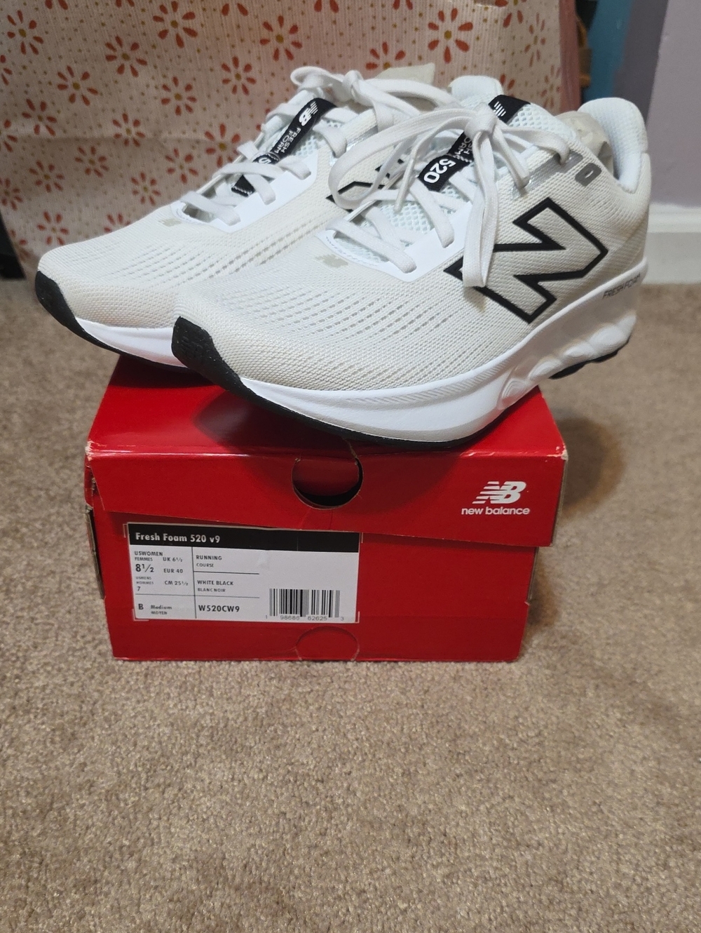 New Balance Women's Fresh Foam 520 White/Black Running Shoes